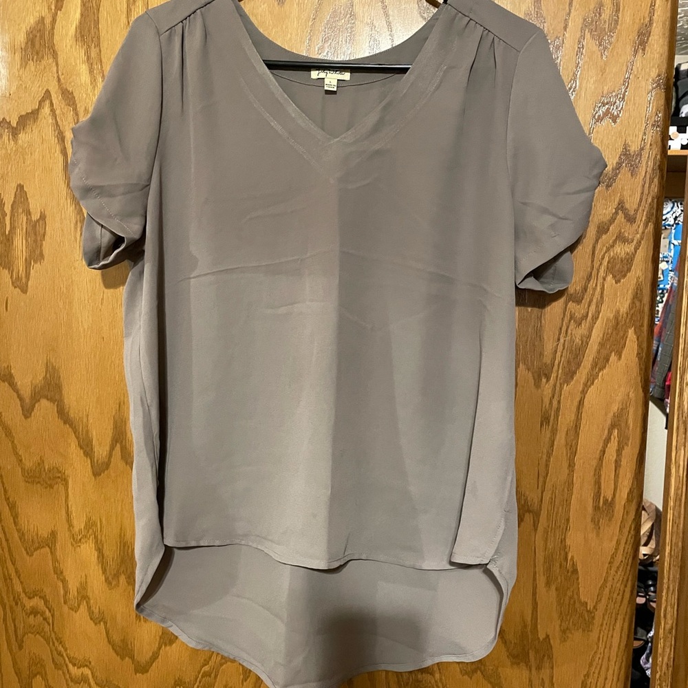 Women’s Large Lily White light olive top!